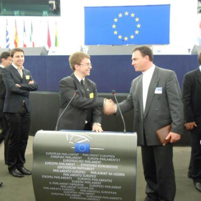 6-13 februarie: Bacău: Parlamentari pentru o zi