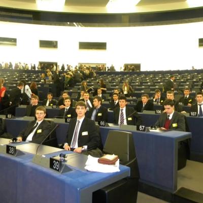 6-13 februarie: Bacău: Parlamentari pentru o zi