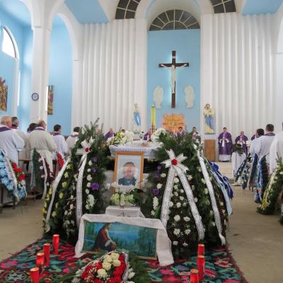 12 februarie: Horleşti: Funeraliile părintelui Mihai Cucuteanu