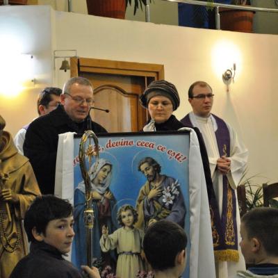 21-24 februarie: Roman: Mama îşi vizitează fiii din Parohia "Isus, Bunul Păstor"