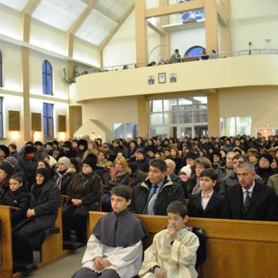 21-24 februarie: Roman: Mama îşi vizitează fiii din Parohia "Isus, Bunul Păstor"