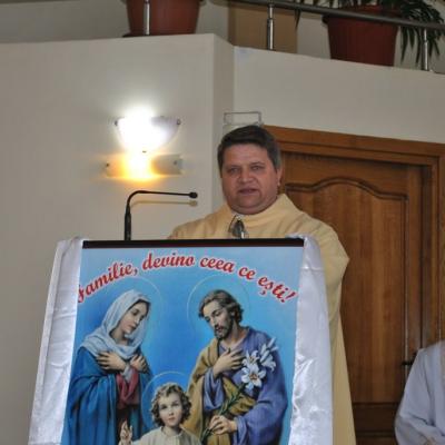 21-24 februarie: Roman: Mama îşi vizitează fiii din Parohia "Isus, Bunul Păstor"