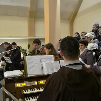 21-24 februarie: Roman: Mama îşi vizitează fiii din Parohia "Isus, Bunul Păstor"