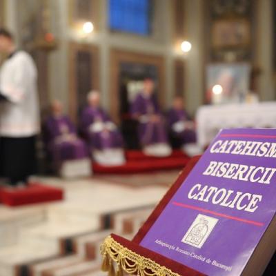 28 februarie: Iaşi: Liturghie de mulţumire la încheierea pontificatului papei Benedict al XVI-leax