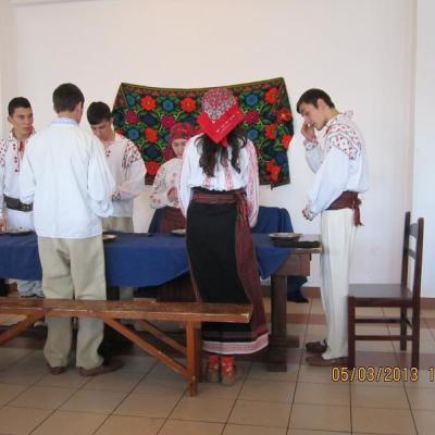 5 martie: Oneşti: Educaţie prin arta dramatică la Liceul Teologic "Fericitul Ieremia"