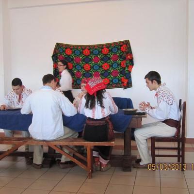 5 martie: Oneşti: Educaţie prin arta dramatică la Liceul Teologic "Fericitul Ieremia"