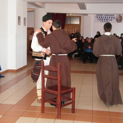 5 martie: Oneşti: Educaţie prin arta dramatică la Liceul Teologic "Fericitul Ieremia"