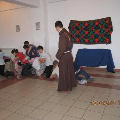 5 martie: Oneşti: Educaţie prin arta dramatică la Liceul Teologic "Fericitul Ieremia"