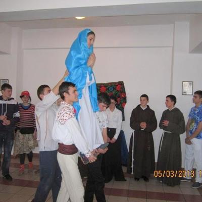 5 martie: Oneşti: Educaţie prin arta dramatică la Liceul Teologic "Fericitul Ieremia"