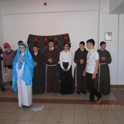 5 martie: Oneşti: Educaţie prin arta dramatică la Liceul Teologic "Fericitul Ieremia"