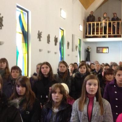 10 martie: Poiana Micului: Adoraţie pentru alegerea noului papă