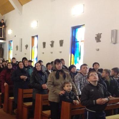 10 martie: Poiana Micului: Adoraţie pentru alegerea noului papă
