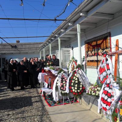 13 martie: Gherăeşti: Funeraliile sorei Maria Bereşoaie