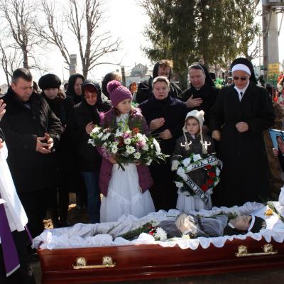 13 martie: Gherăeşti: Funeraliile sorei Maria Bereşoaie