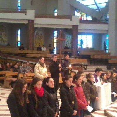 14 martie: Bacău: Liceeni catolici în rugăciune