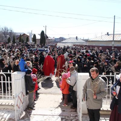 24 martie: Buruieneşti: Calea Sfintei Cruci a familiilor pe străzile comunităţii