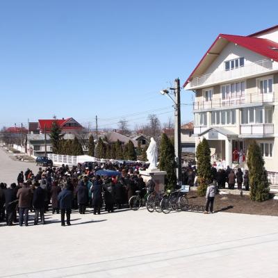 24 martie: Buruieneşti: Calea Sfintei Cruci a familiilor pe străzile comunităţii