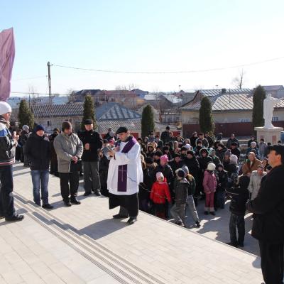 24 martie: Buruieneşti: Calea Sfintei Cruci a familiilor pe străzile comunităţii