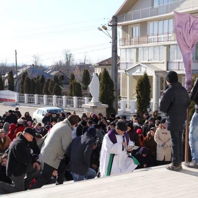 24 martie: Buruieneşti: Calea Sfintei Cruci a familiilor pe străzile comunităţii