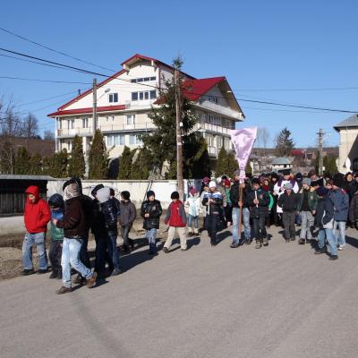 24 martie: Buruieneşti: Calea Sfintei Cruci a familiilor pe străzile comunităţii