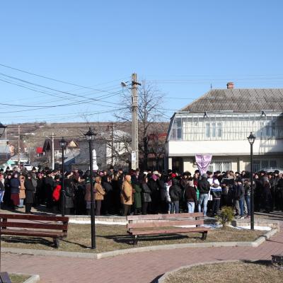 24 martie: Buruieneşti: Calea Sfintei Cruci a familiilor pe străzile comunităţii
