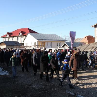 24 martie: Buruieneşti: Calea Sfintei Cruci a familiilor pe străzile comunităţii