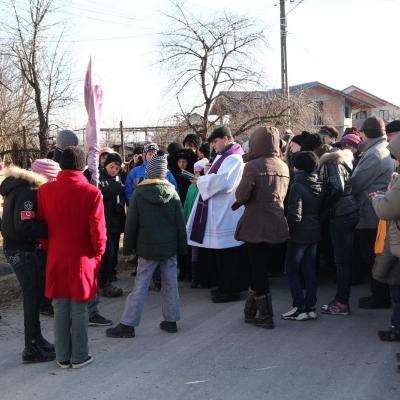 24 martie: Buruieneşti: Calea Sfintei Cruci a familiilor pe străzile comunităţii