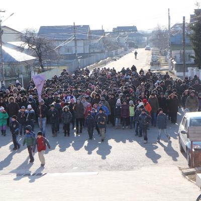 24 martie: Buruieneşti: Calea Sfintei Cruci a familiilor pe străzile comunităţii