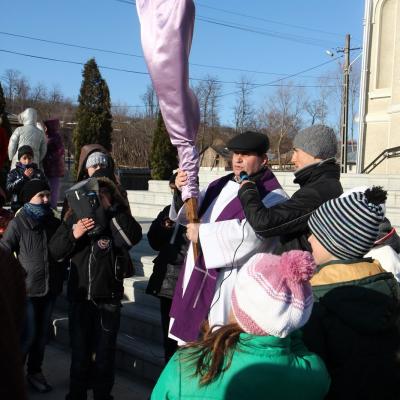 24 martie: Buruieneşti: Calea Sfintei Cruci a familiilor pe străzile comunităţii