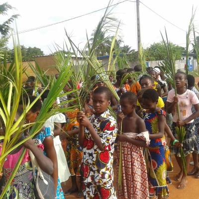 24 martie: Djébonoua (Coasta de Fildeş): Rameaux (Duminica Floriilor) în Parohia "Notre Dame de L'Assomption"