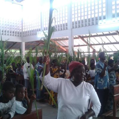 24 martie: Djébonoua (Coasta de Fildeş): Rameaux (Duminica Floriilor) în Parohia "Notre Dame de L'Assomption"