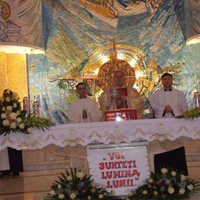 28 martie: Iaşi: Liturghia Crismei la catedrală
