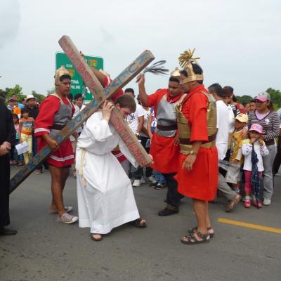 29 martie: Ecuador (Santa Lucia): Calea Crucii în Vinerea Mare