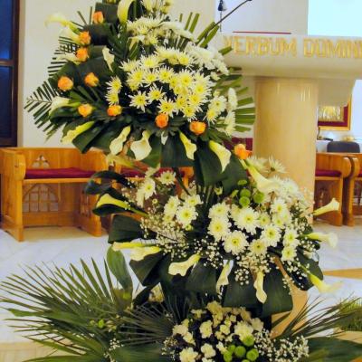 31 martie: Iaşi: Aranjamente florale de Paşti în catedrală