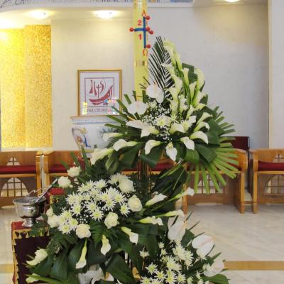 31 martie: Iaşi: Aranjamente florale de Paşti în catedrală
