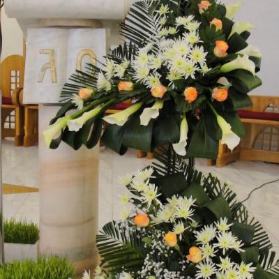 31 martie: Iaşi: Aranjamente florale de Paşti în catedrală