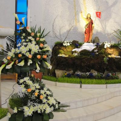 31 martie: Iaşi: Aranjamente florale de Paşti în catedrală
