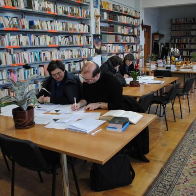 4 aprilie: Roman: Olimpiada Naţională de Religie - limba română, cultele romano-catolic şi greco-catolic. Ziua a II-a