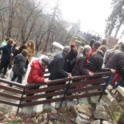 5 aprilie: Roman: Olimpiada Naţională de Religie - limba română, cultele romano-catolic şi greco-catolic. Ziua a III-a