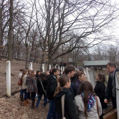 5 aprilie: Roman: Olimpiada Naţională de Religie - limba română, cultele romano-catolic şi greco-catolic. Ziua a III-a