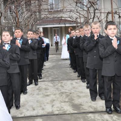 7 aprilie: Gherăeşti: Prima Sfântă Împărtăşanie şi hramul bisericii în construcţie