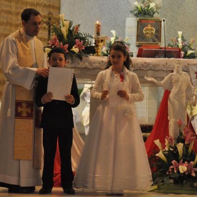 7 aprilie: Gherăeşti: Prima Sfântă Împărtăşanie şi hramul bisericii în construcţie