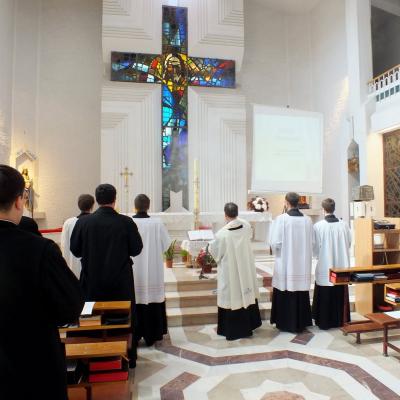 9 aprilie: Iaşi: Oră de rugăciune pentru preoţi