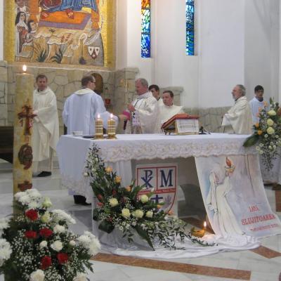 13 aprilie: Luncani: Exerciţii spirituale şi reînnoire de voturi