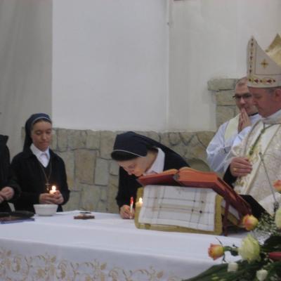 13 aprilie: Luncani: Exerciţii spirituale şi reînnoire de voturi