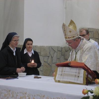 13 aprilie: Luncani: Exerciţii spirituale şi reînnoire de voturi