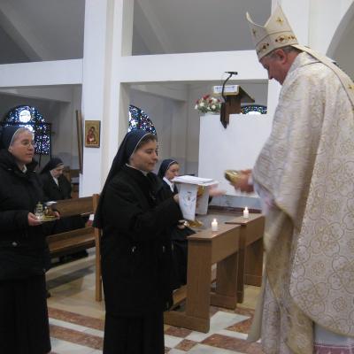 13 aprilie: Luncani: Exerciţii spirituale şi reînnoire de voturi