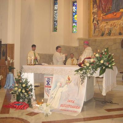 13 aprilie: Luncani: Exerciţii spirituale şi reînnoire de voturi