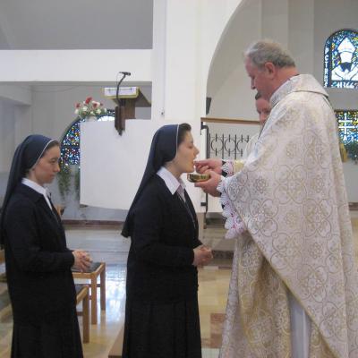 13 aprilie: Luncani: Exerciţii spirituale şi reînnoire de voturi