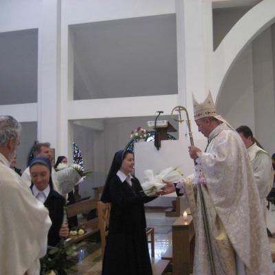 13 aprilie: Luncani: Exerciţii spirituale şi reînnoire de voturi